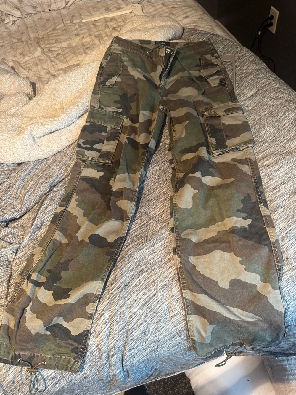 No Boundaries Men's Woodland Camo Cargo Pants